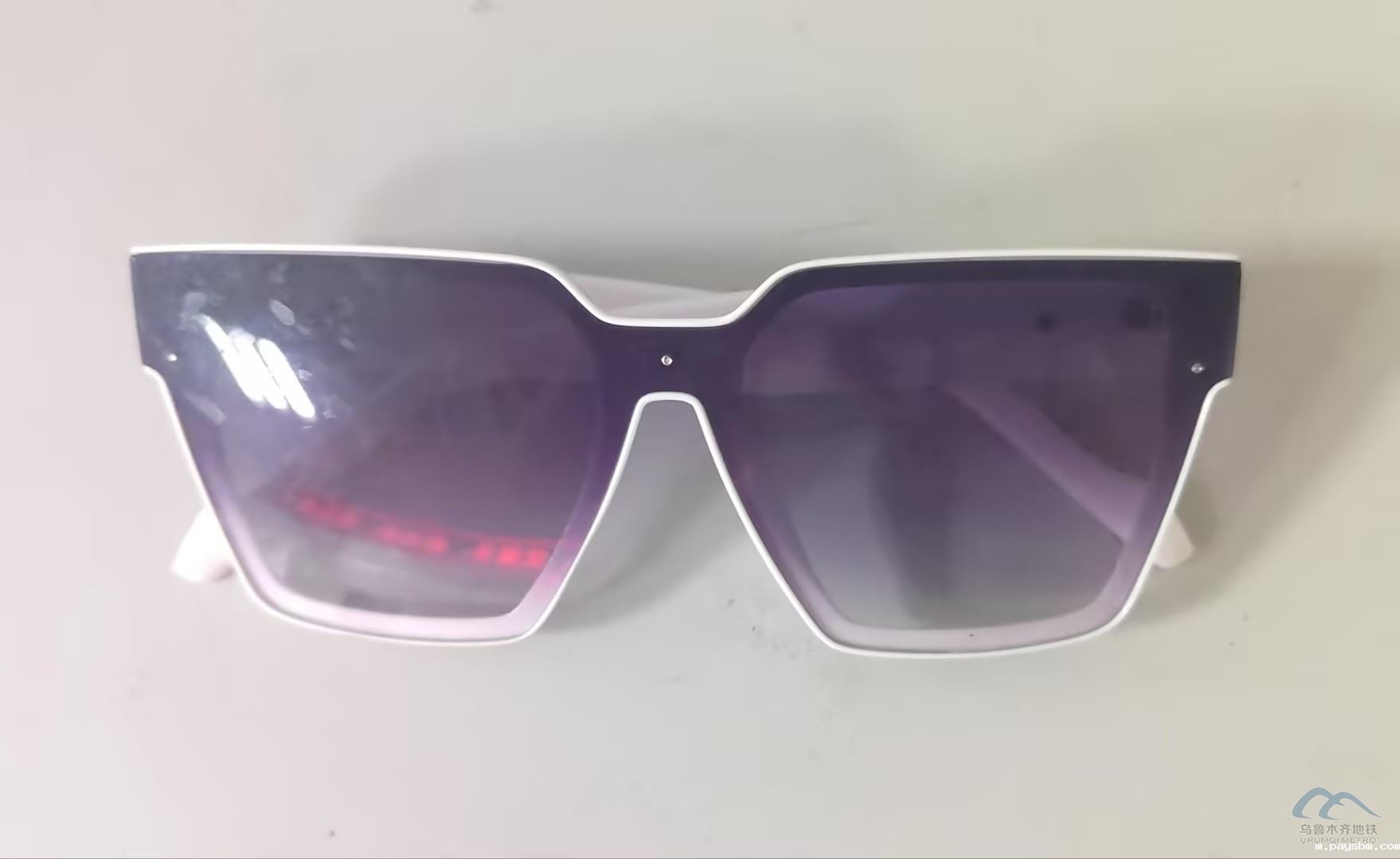 墨镜.jpg
