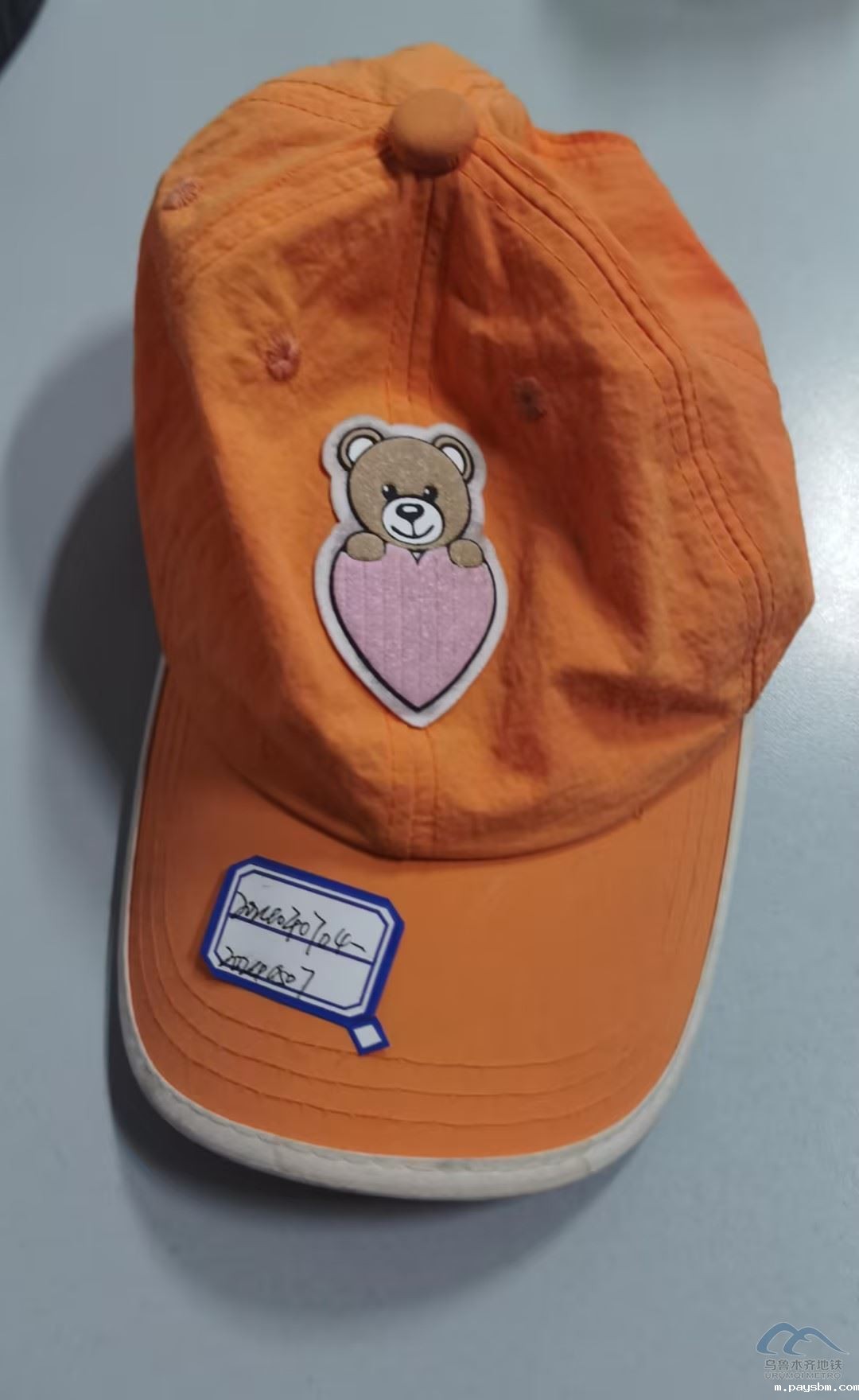 橙色鸭舌帽.jpg
