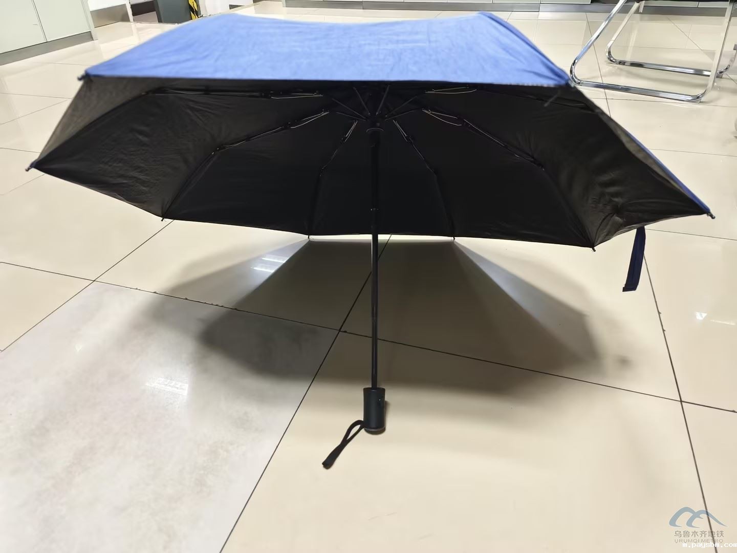 蓝色自动雨伞.jpg